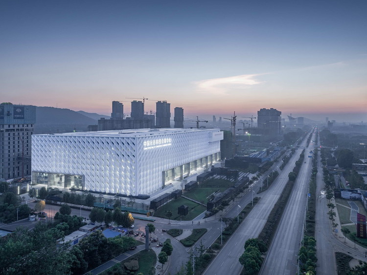 Centro de Convenções e Exposições Optics Valley da China / WSP Architects - Imagem 2 de 21