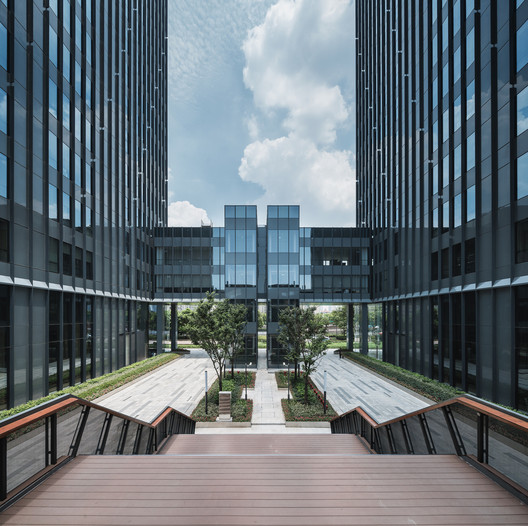 The New Bund World Trade Center - Phase 1 / Benoy The New Bund World Trade Center - Phase 1 / Benoy - Image 2 of 19