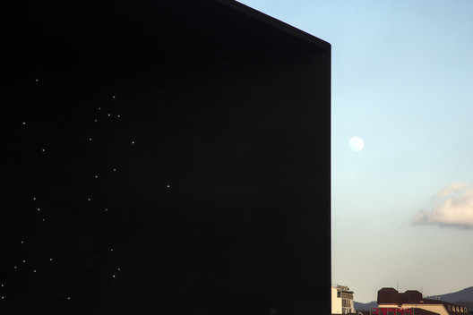 Asif Khan Unveils 'Darkest Building on Earth' For Winter Olympics Pavilion - Image 4 of 11