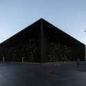 El edificio “más oscuro” de la Tierra debuta en los Juegos Olímpicos de Invierno de Pyeongchang: siente el resplandor de la galaxia dentro de un agujero negro - Image 11 of 4