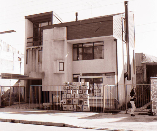 Camaraderie, Earthquakes, and Dictatorship: A History of Chile in the Life of Architect Osvaldo Cáceres