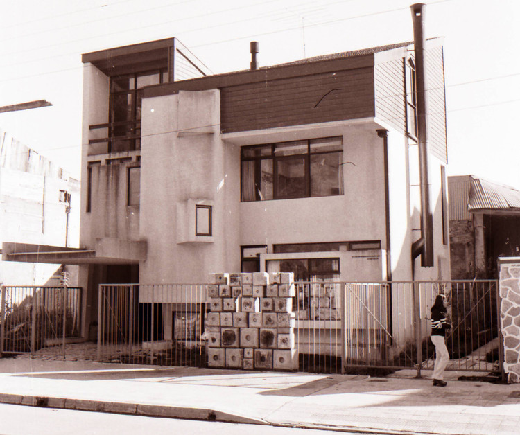 Camaraderie, Earthquakes, and Dictatorship: A History of Chile in the Life of Architect Osvaldo Cáceres - More Images