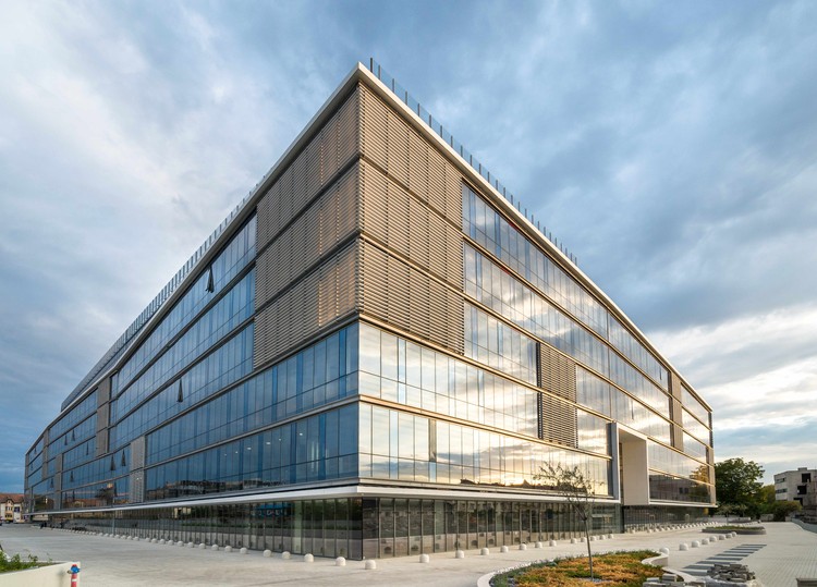 The Office Cluj / Andreescu & Gaivoronschi - More Images