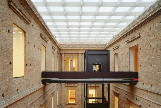 Pinacoteca do Estado de São Paulo / Paulo Mendes da Rocha, Eduardo Colonelli, and Weliton Ricoy Torres. Image © Nelson Kon