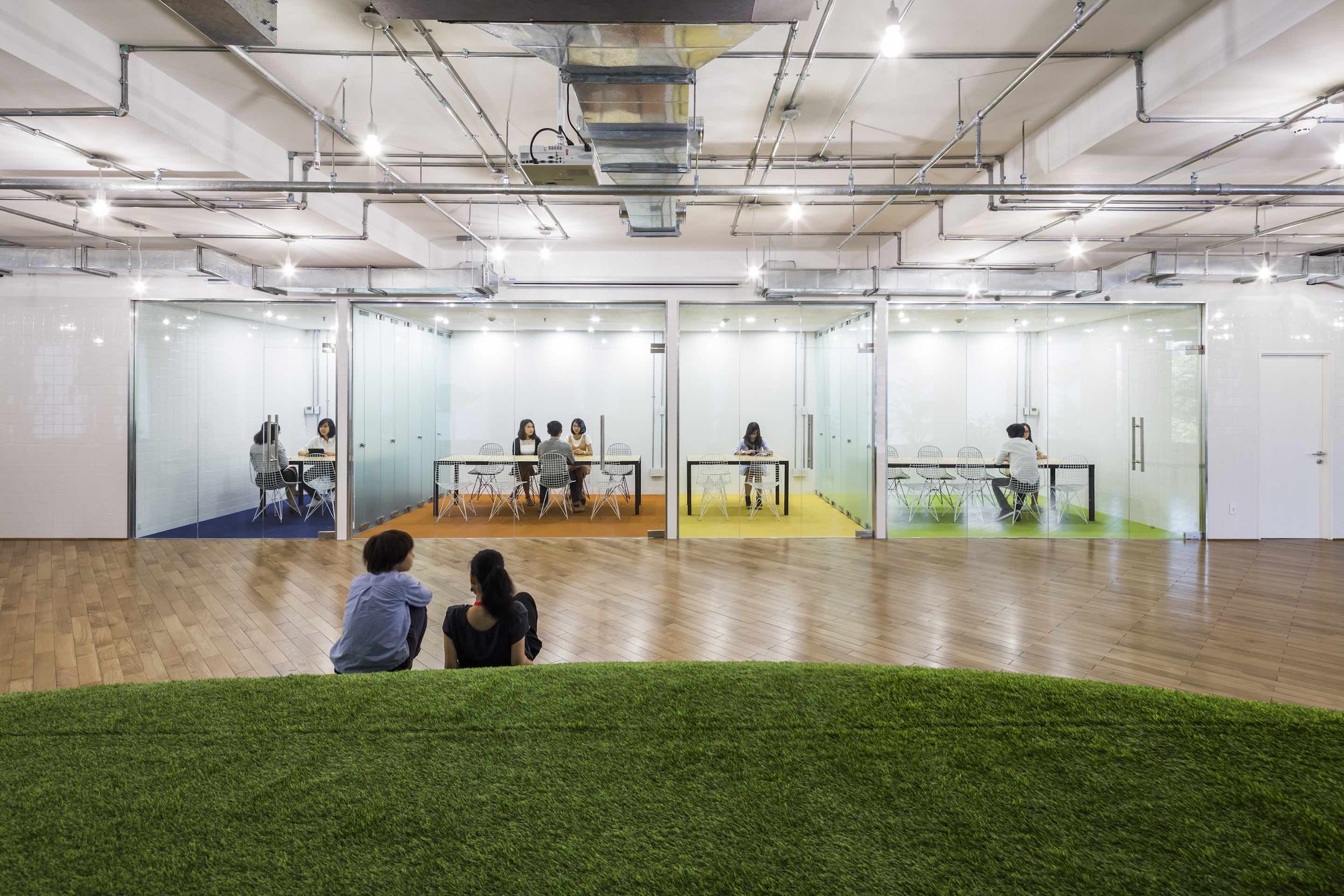 Gallery of Office Design in Ho Chi Minh City / 07BEACH + Studio Happ - 5