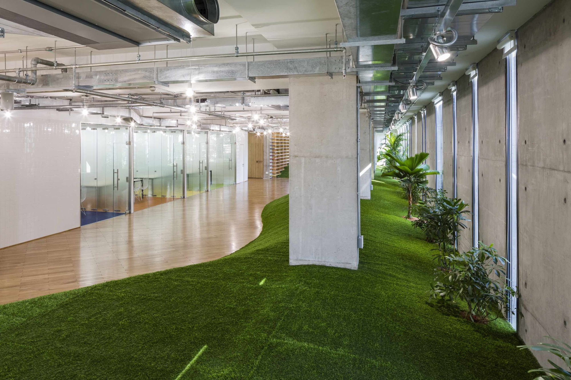 Gallery of Office Design in Ho Chi Minh City / 07BEACH + Studio Happ - 11