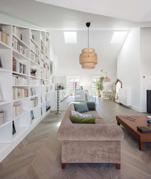 Cç Sacramento Building / João Tiago Aguiar Arquitectos - Table, Shelving, Bedroom