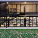 Edificio de comedor, asadores y biblioteca / Araiz Floristán Arquitectos + 3G Arquitectos - Comunidad, Cierros, Fachada, Barandas