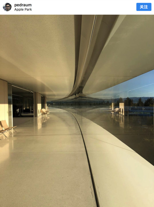 Sede da Apple é "transparente" demais e funcionários colidem frequentemente com as paredes de vidro - Imagem 4 de 4