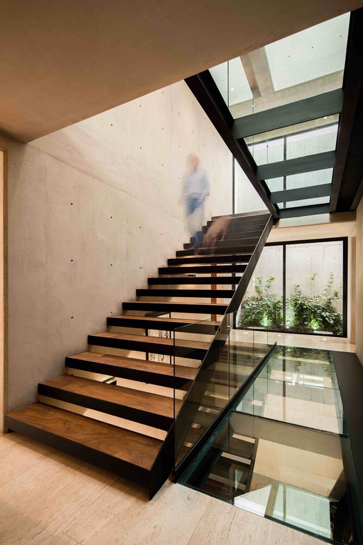 Casa en la Piedra  / Jorge Hernández de la Garza  - Ventanas, Escaleras, Barandas