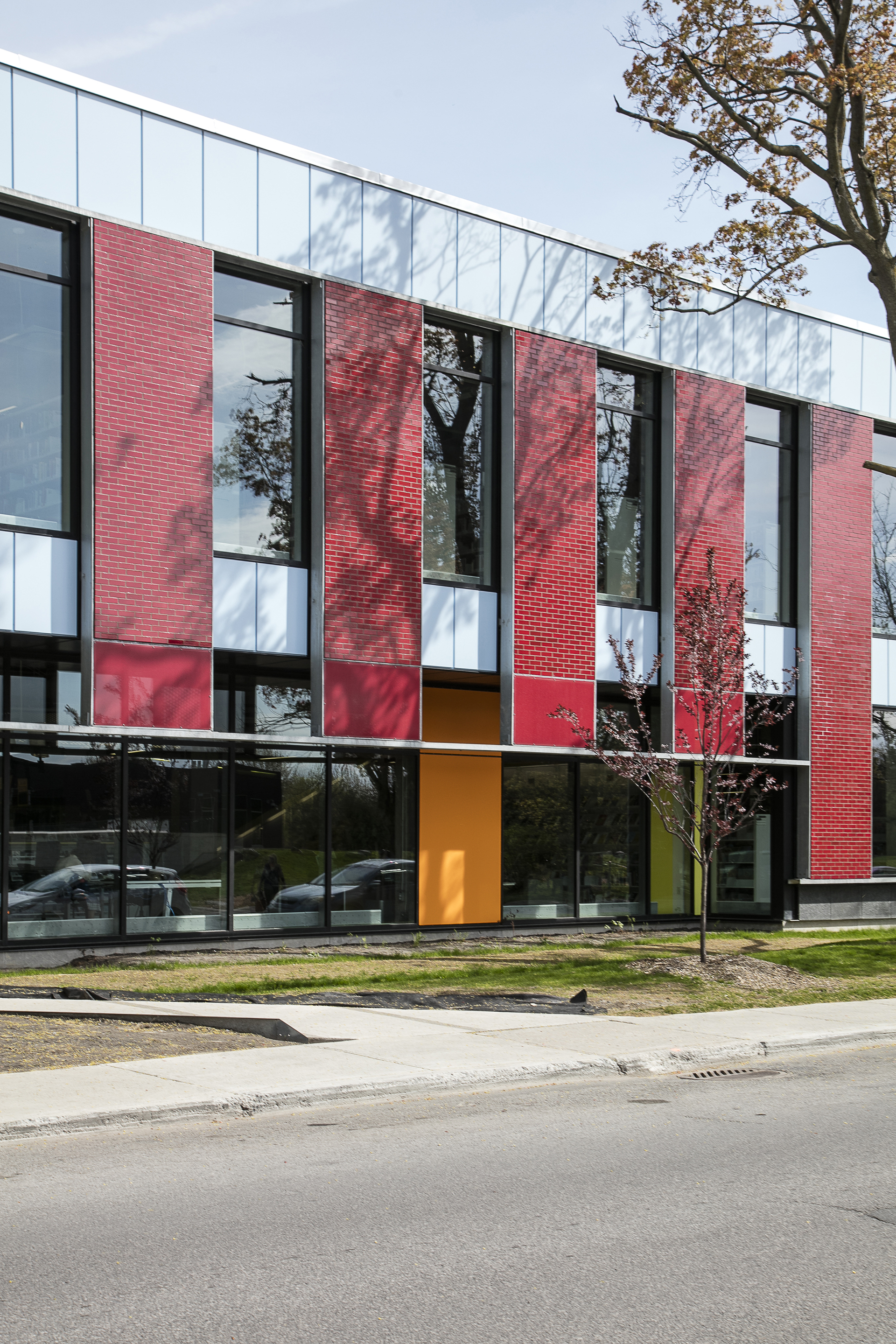 Galería de Centro Cultural de NotreDamedeGrâce / Atelier Big City 4