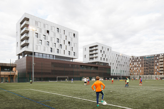 Escola Superior de Arte / LCR Architectes