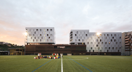 Escuela Superior de Arte / LCR Architectes Escuela Superior de Arte / LCR Architectes - Imagen 2 de 18