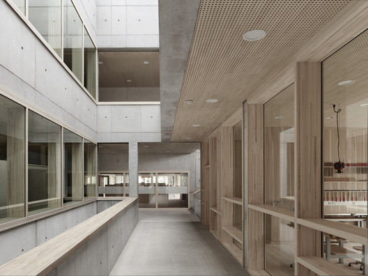 Escola Schendlingen / Matthias Bär, Bernd Riegger e Querformat Escola Schendlingen / Matthias Bär, Bernd Riegger e Querformat - Imagem 5 de 21