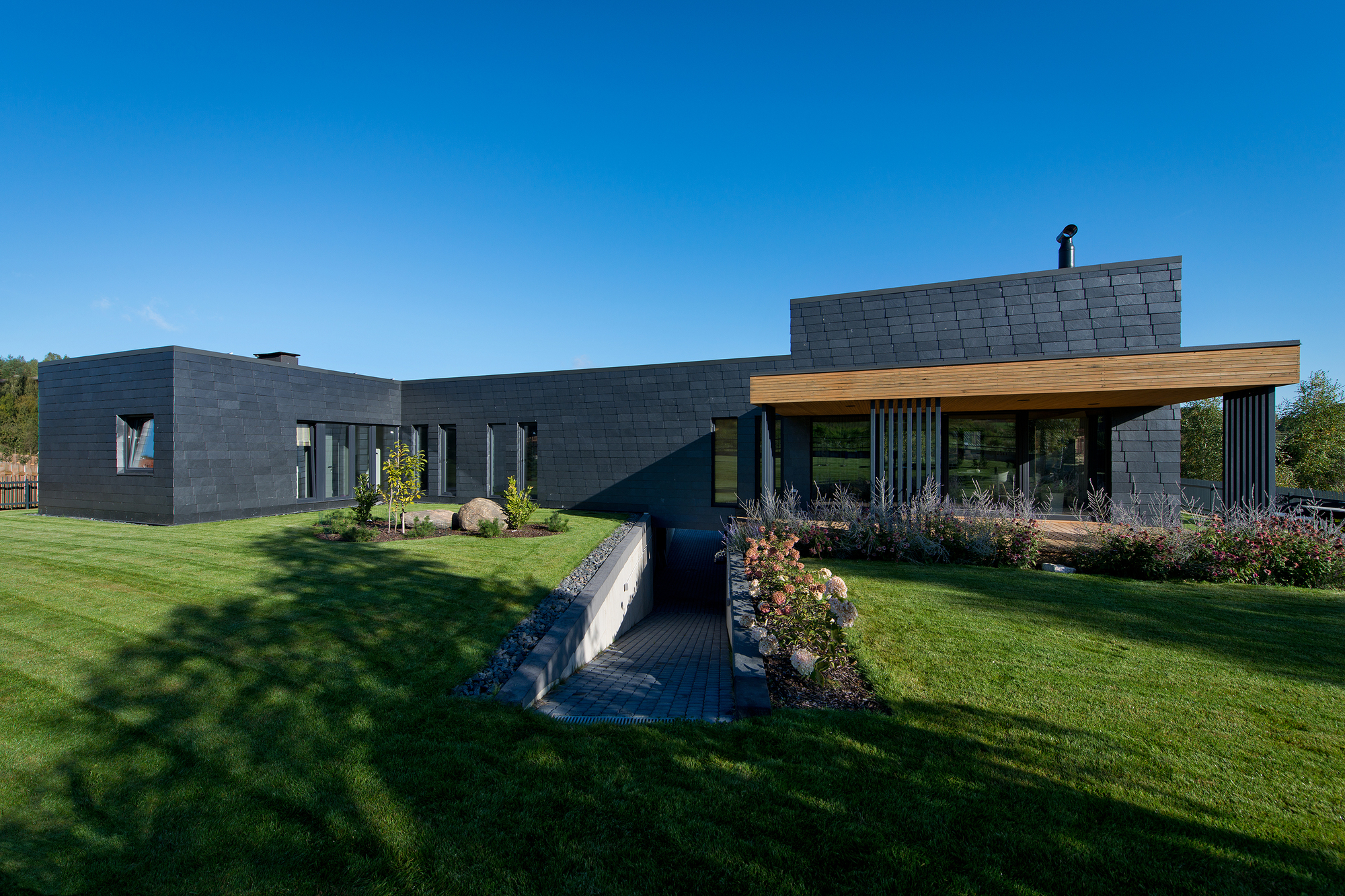 Gallery of Black House in Vilnius / Laurynas Žakevičius architects 27