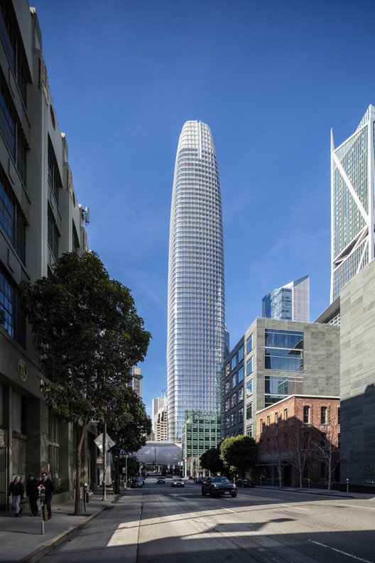 Salesforce Tower / Pelli Clarke Pelli Architects - Windows, Cityscape, Facade