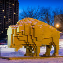 Mexicanos diseñan escultura que habita las calles de Canadá: Golden Bison por David Alberto Arroyo Tafolla - Image 4 of 4