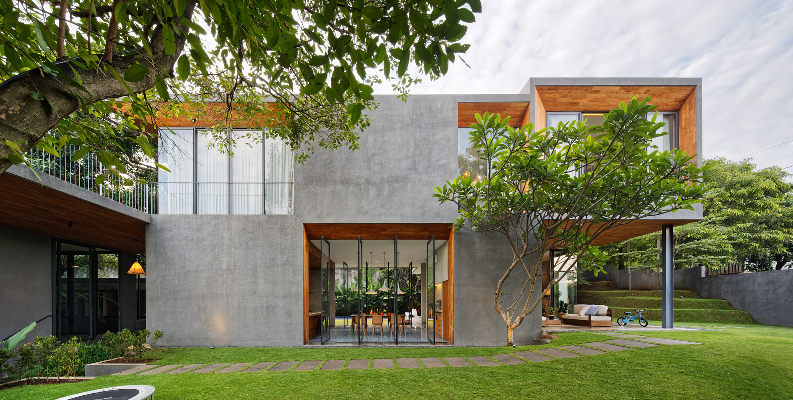 Gallery Of Inside Outside House Tamara Wibowo Architects 5 Inside Outside House Fernando Gomulya