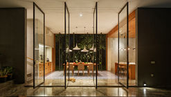 Casa Inside Outside / Tamara Wibowo Architects