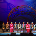 Snøhetta y Local Studio presentan un arco de madera en homenaje al arzobispo Desmond Tutu en Sudáfrica - Imagem 3 de 4