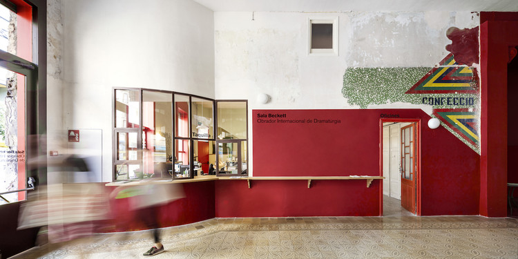 Scale 1:5, the New Documentary on the Sala Beckett Designed by Flores & Prats Architects - Image 2 of 6