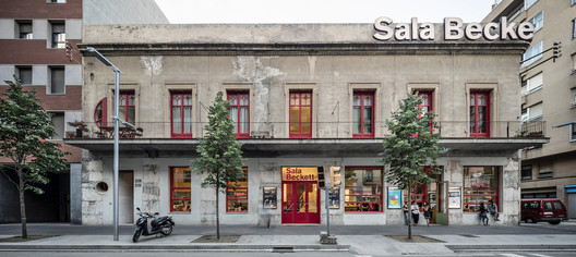 Scale 1:5, the New Documentary on the Sala Beckett Designed by Flores & Prats Architects