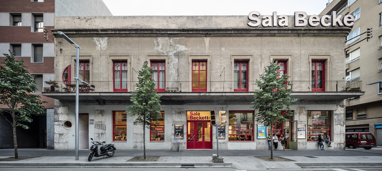 Scale 1:5, the New Documentary on the Sala Beckett Designed by Flores & Prats Architects - Image 1 of 6