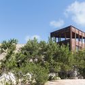 Hotel Punta Caliza: An Encounter Between Water and Land - Imagem 1 de 4