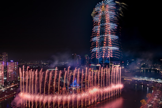 Que tipo de cerimônia de inauguração pode moldar com sucesso a identidade e o status social de um novo edifício? Que tipo de cerimônia de inauguração pode moldar com sucesso a identidade e o status social de um novo edifício? - Imagem 20 de 36