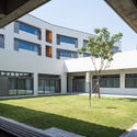 Tongji University Affiliate Elementary School / Atelier Liu Yuyang Architects - Windows, Facade, Courtyard