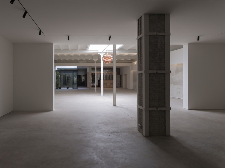 Showroom on Sevilla Street / Cosín Estudio - More Images