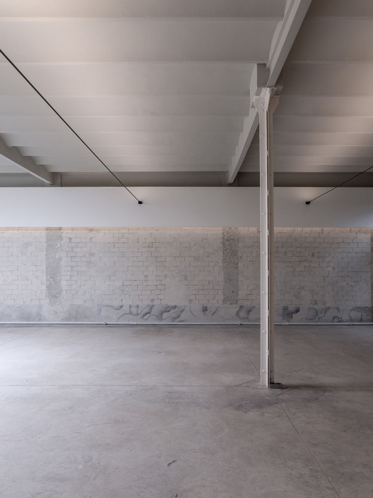 Showroom na Rua Sevilla / Cosín Estudio - Imagem 7 de 22