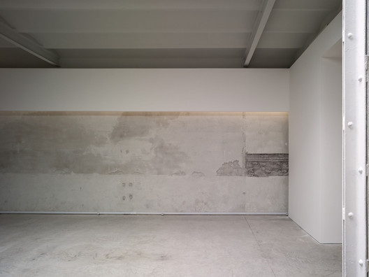 Showroom na Rua Sevilla / Cosín Estudio - Imagem 12 de 22