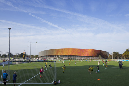 Sportcampus Zuiderpark / FaulknerBrowns Architects - Imagem 6 de 21