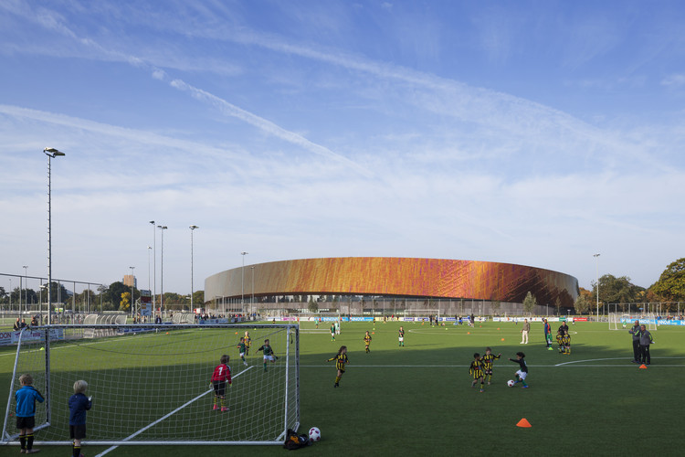 Sportcampus Zuiderpark / FaulknerBrowns Architects - Imagem 6 de 21