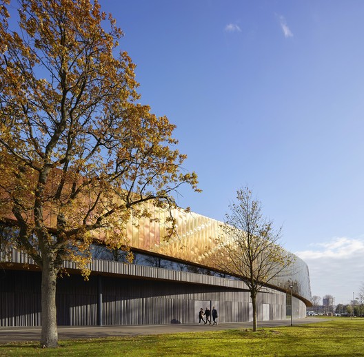Sportcampus Zuiderpark / FaulknerBrowns Architects - Imagem 14 de 21
