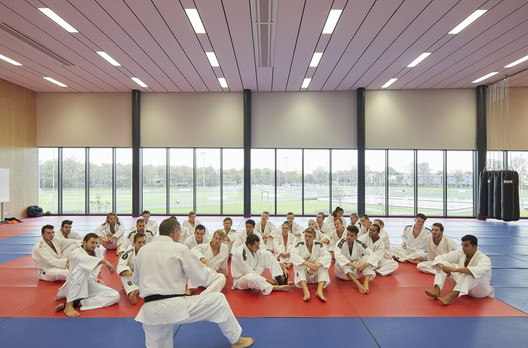 Sportcampus Zuiderpark / FaulknerBrowns Architects - Imagem 12 de 21