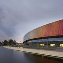 Zuiderpark 体育馆，拔地而起彩色‘金属缎带’ / FaulknerBrowns Architects - 娱乐训练场馆