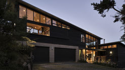 Casa Whare Koa / Strachan Group Architects