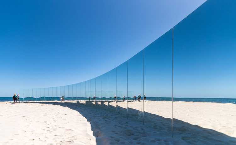 On Cottesloe Beach, Gjøde & Partnere Arkitekter Create a Floating Desert Island for Sculpture By The Sea - Image 7 of 15
