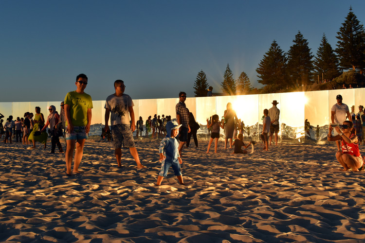 On Cottesloe Beach, Gjøde & Partnere Arkitekter Create a Floating Desert Island for Sculpture By The Sea - Image 14 of 15