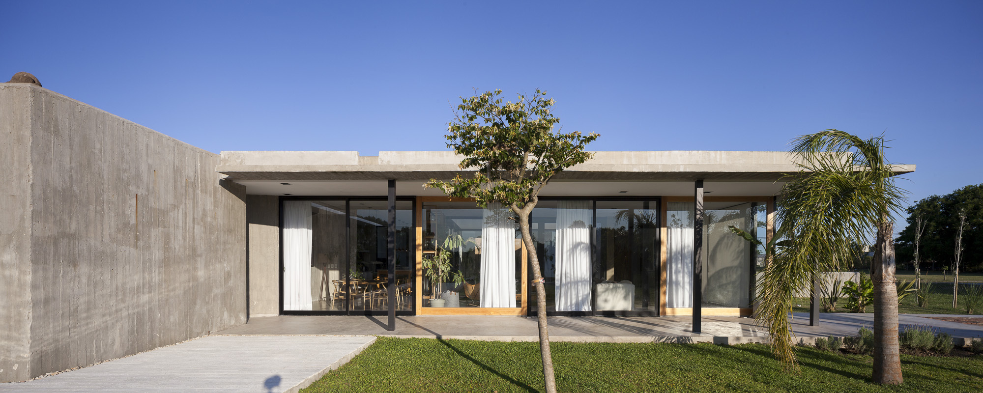 Gallery of Closed House / Felipe Gonzalez Arzac arquitecto 2