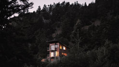 Chalet dentro de una celda existente premiada / Kokosalaki|Architecture