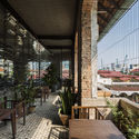 BEN THANH Restaurant / NISHIZAWAARCHITECTS - Exterior Photography, Table, Beam