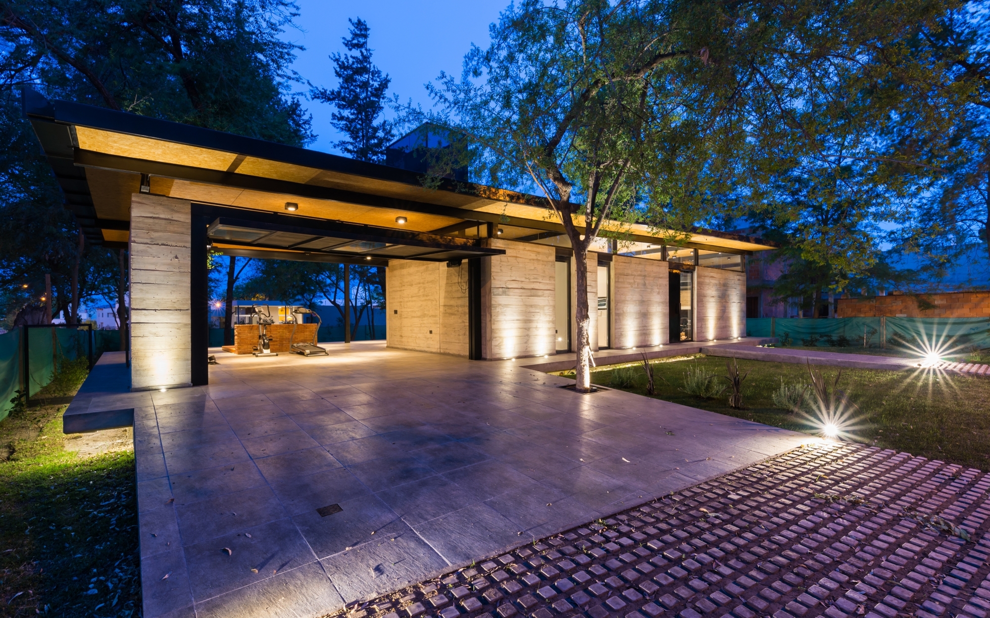 Galeria de Residência para os avôs / Miguel Angel Viano Galeria de Residência para os avôs / Miguel Angel Viano