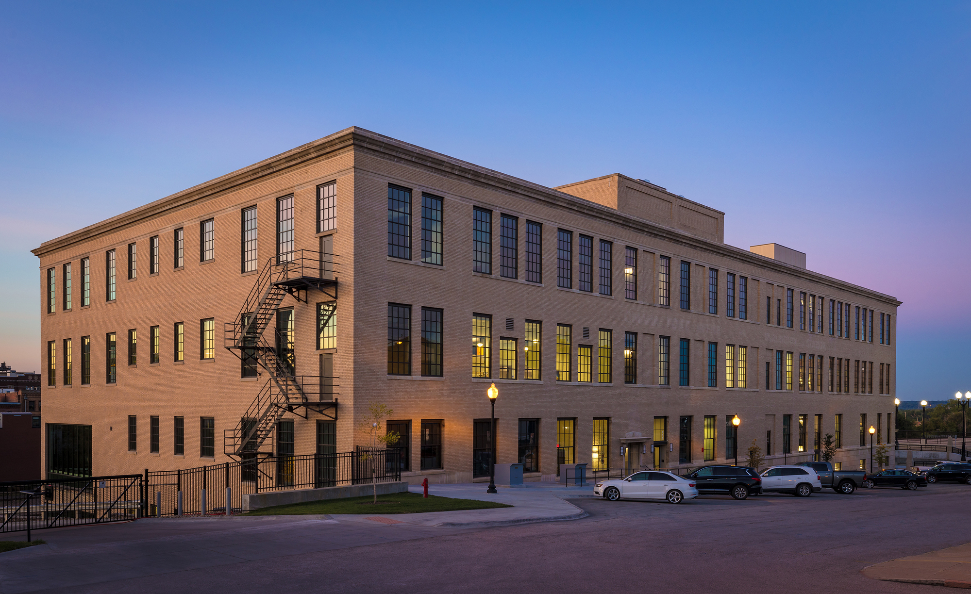 Gallery of Warren Distribution / BVH Architecture 4