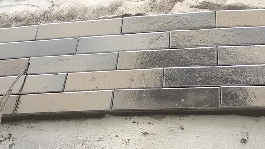 Compartilhar a luz solar: cerâmicas reflexivas devolvem iluminação natural a uma comunidade argentina Compartilhar a luz solar: cerâmicas reflexivas devolvem iluminação natural a uma comunidade argentina - Imagem 4 de 19