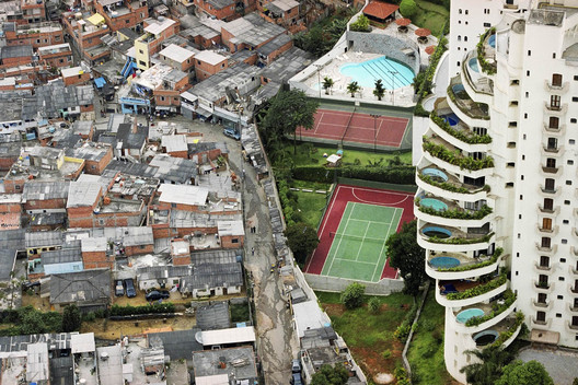 Muros, grades e a necessidade de romper barreiras urbanas e sociais - Imagem 2 de 7