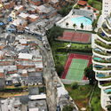 Walls, fences, and the need to break down urban and social barriers - Imagem 1 de 4