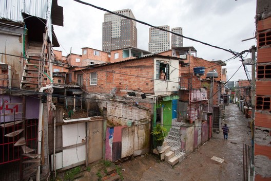 Muros, grades e a necessidade de romper barreiras urbanas e sociais - Imagem 4 de 7